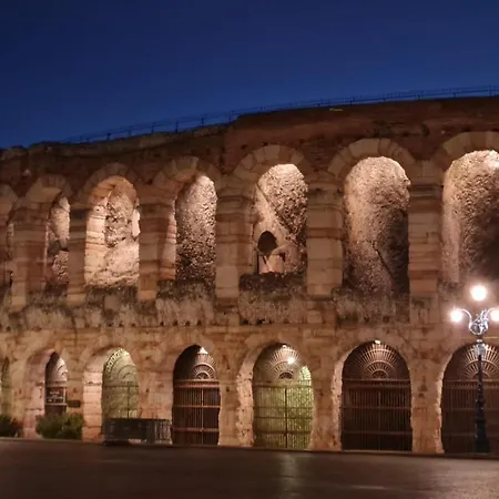 Oda ve Kahvaltı Domus San Bernardino *