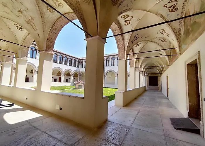 Domus San Bernardino Bed & Breakfast 4*