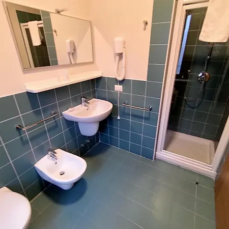 לינה וארוחת בוקר Domus San Bernardino ורונה