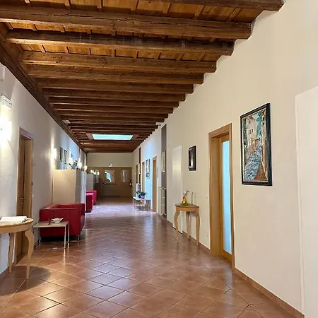 לינה וארוחת בוקר Domus San Bernardino ורונה