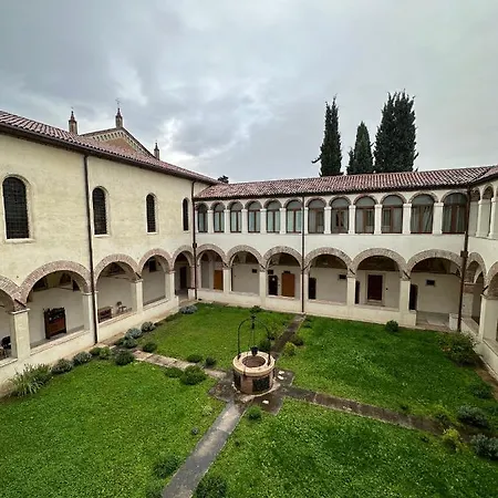 לינה וארוחת בוקר Domus San Bernardino